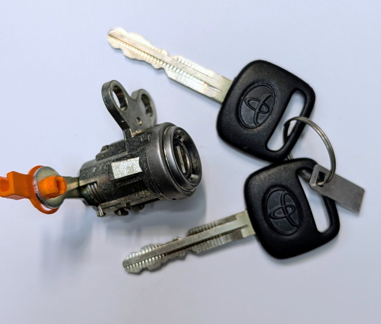 OEM NEW Passenger Door Lock Cylinder Toyota Rav4 2 Door 96-00