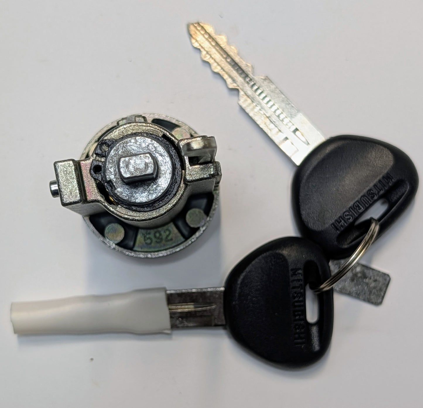 NEW OEM Ignition Lock Cylinder Mitsubishi Galant 94-98, Montero 92-00, Others Manual