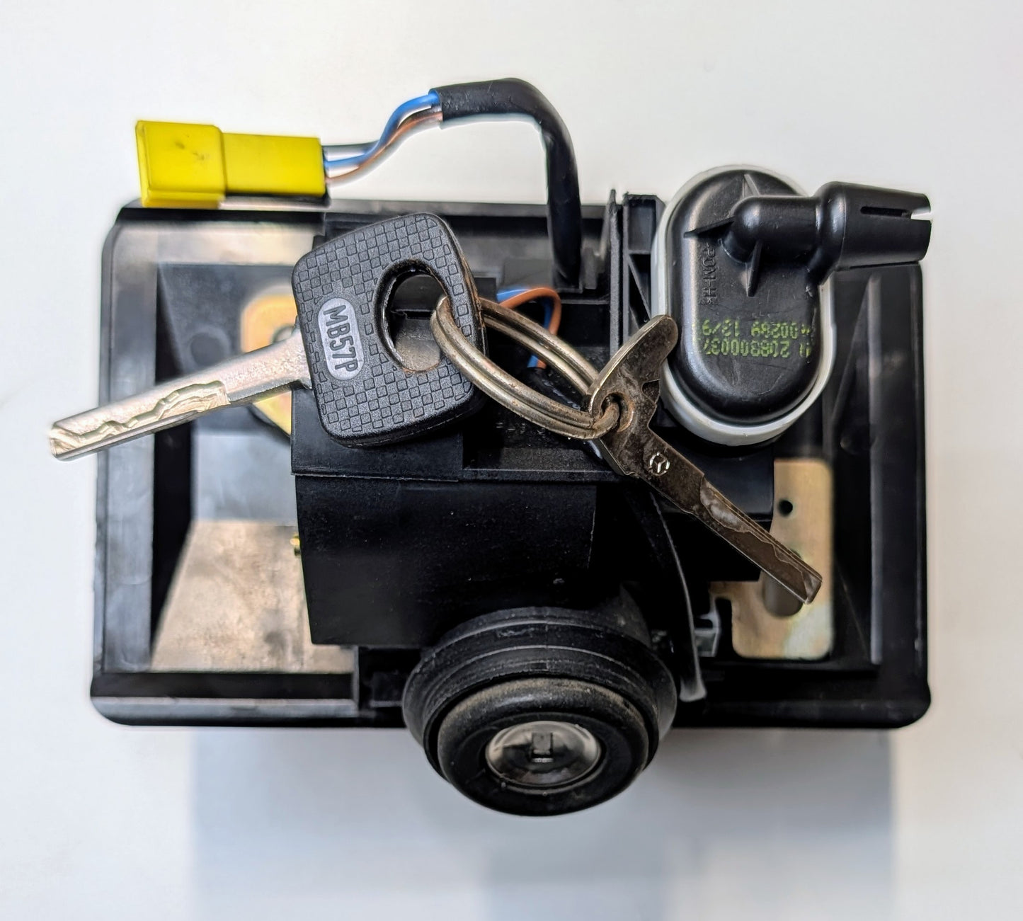OEM Trunk Lock Mercedes C230 98-00 W/Keys