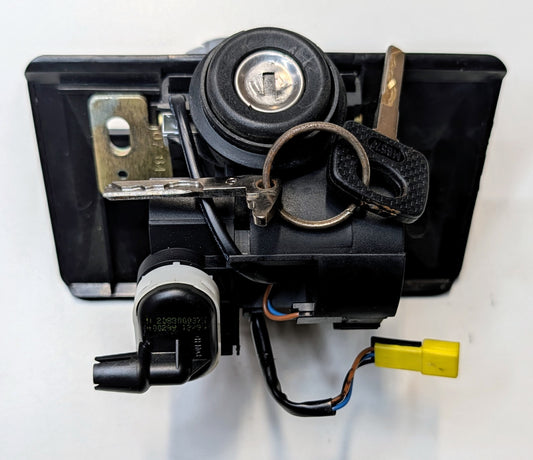OEM Trunk Lock Mercedes C230 98-00 W/Keys