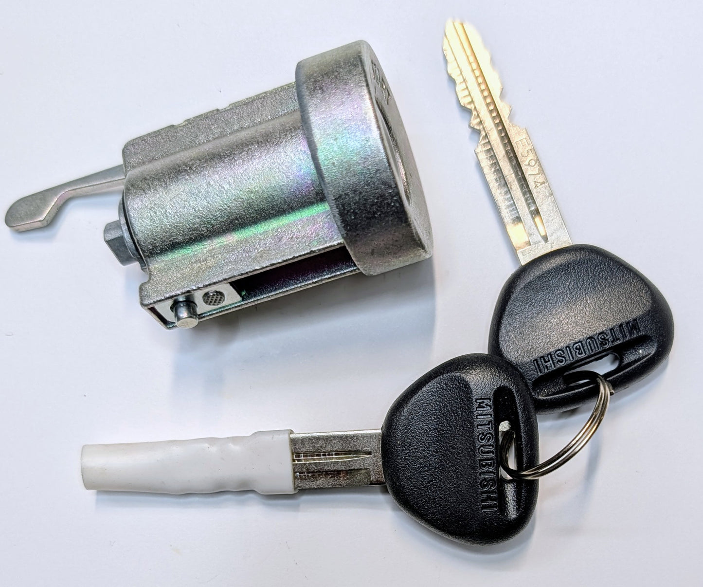 NEW OEM Ignition Lock Cylinder Mitsubishi Galant 94-98, Montero 92-00, Others. Auto