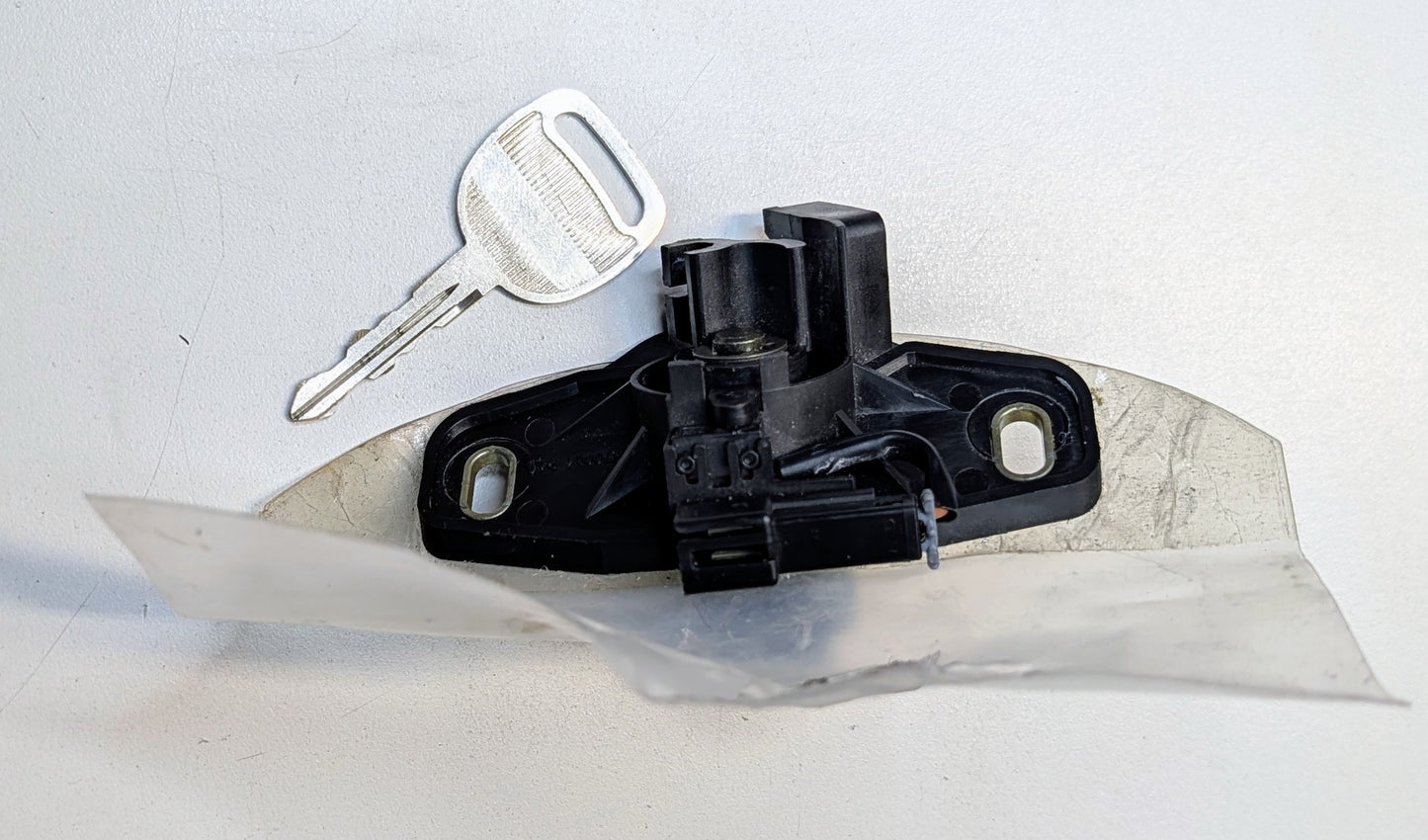 OEM Rear Liftgate Lock Cylinder Staurn LW1 00-05