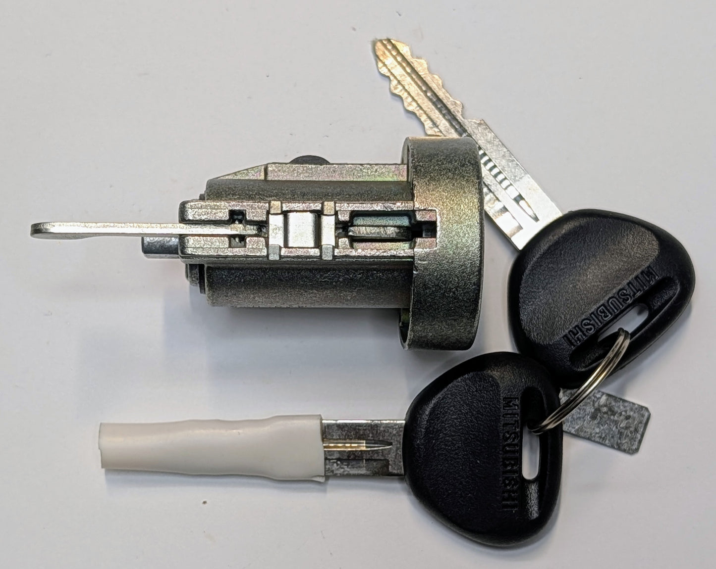 NEW OEM Ignition Lock Cylinder Mitsubishi Galant 94-98, Montero 92-00, Others Manual
