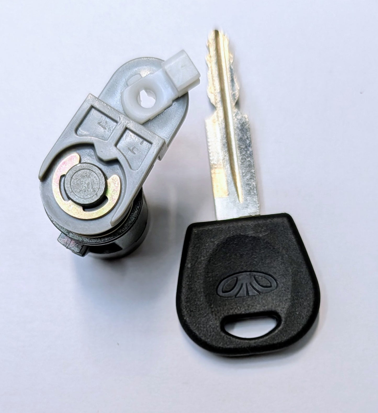 OEM NEW Driver Side Door Lock Cylinder Daewoo Leganza 99-02