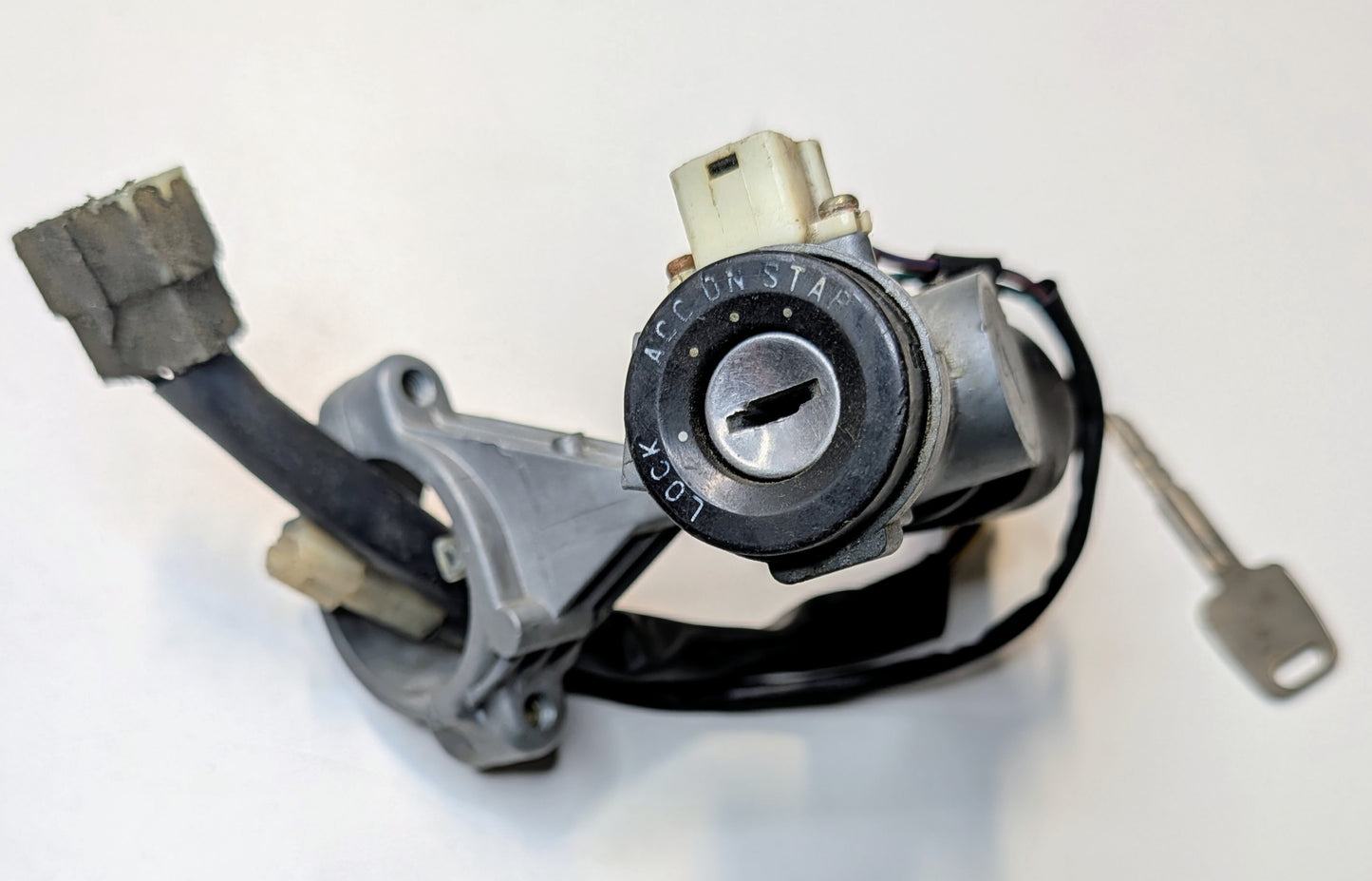 OEM Ignition Lock Hyundai Sonata 88-89