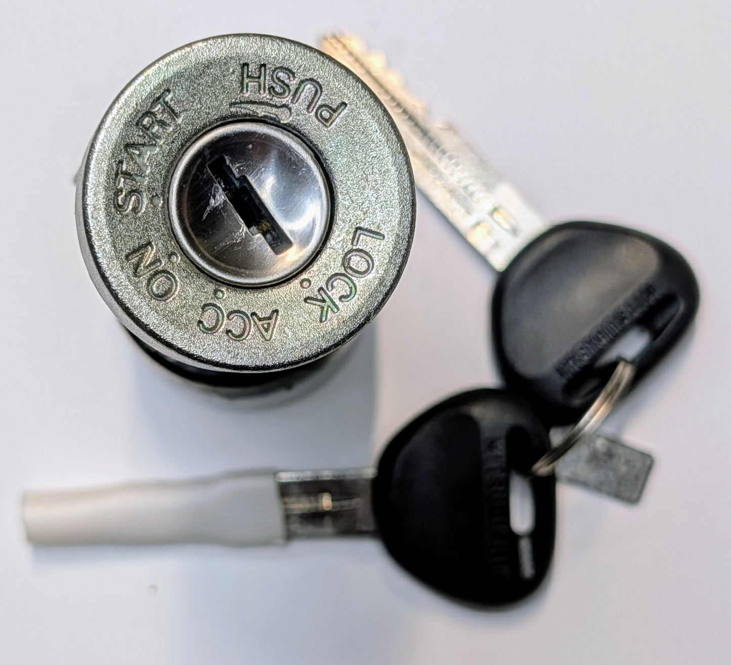 NEW OEM Ignition Lock Cylinder Mitsubishi Galant 94-98, Montero 92-00, Others Manual