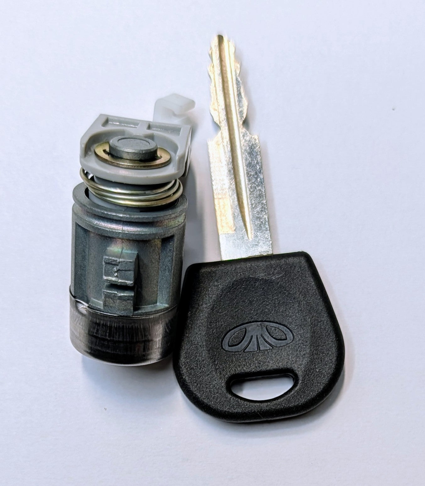 OEM NEW Driver Side Door Lock Cylinder Daewoo Leganza 99-02