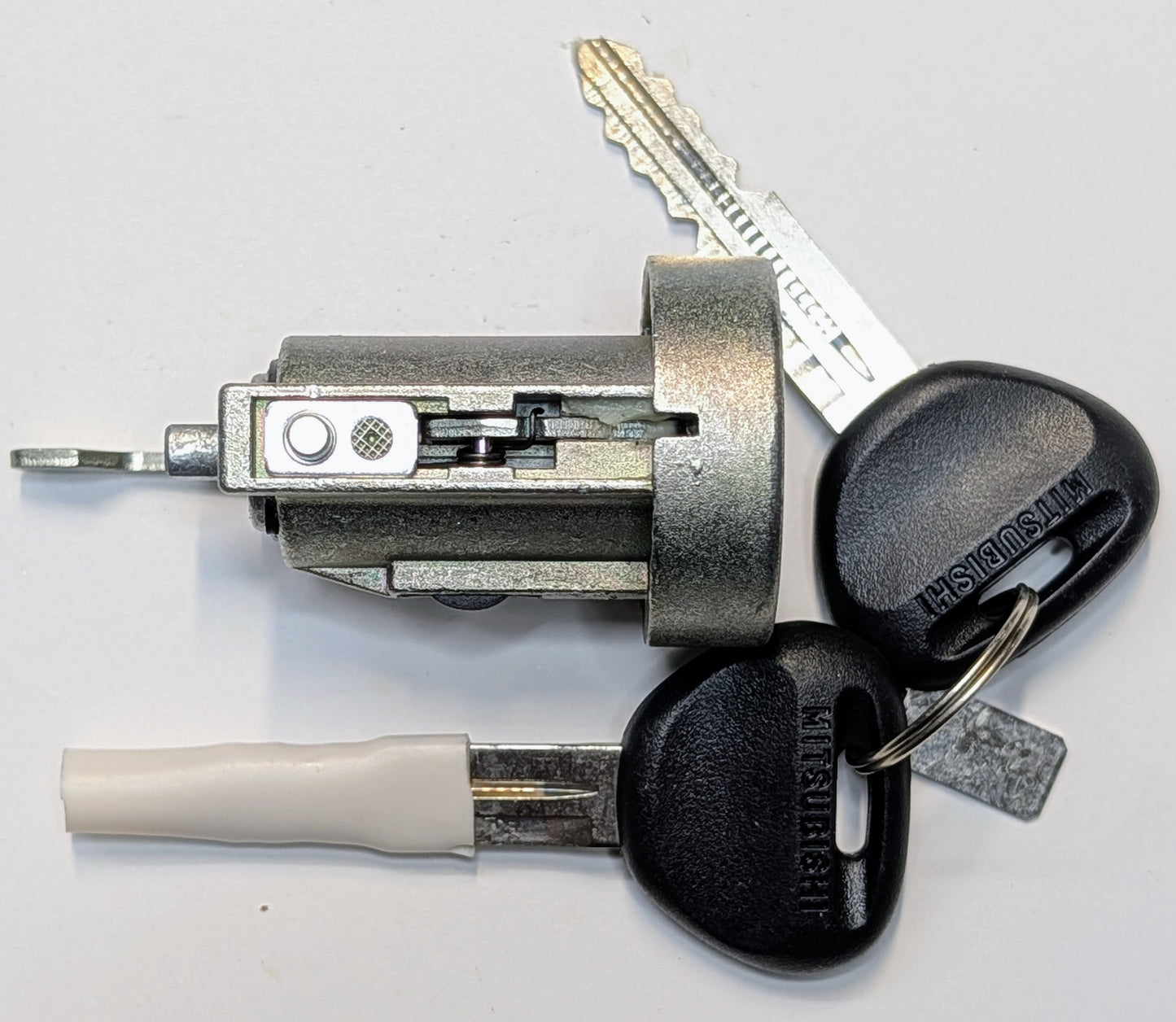 NEW OEM Ignition Lock Cylinder Mitsubishi Galant 94-98, Montero 92-00, Others Manual