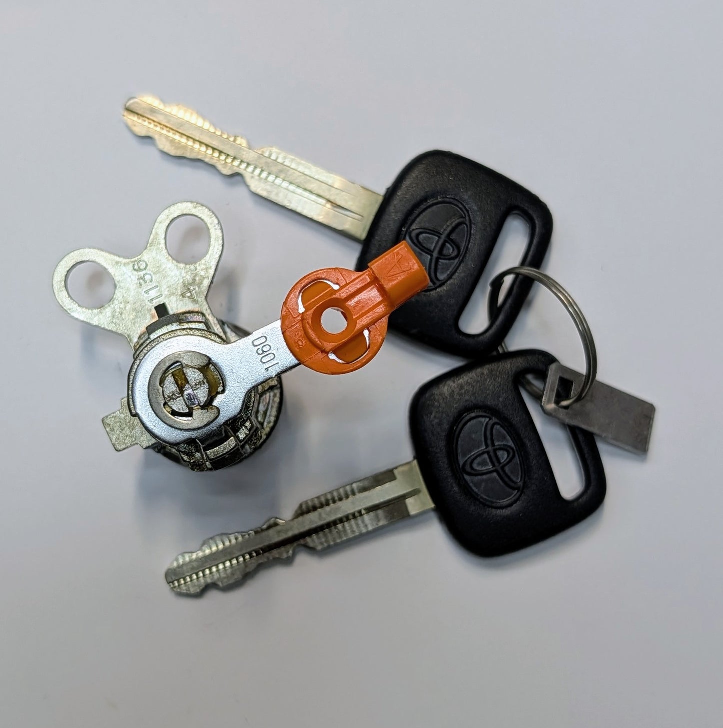 OEM NEW Passenger Door Lock Cylinder Toyota Rav4 2 Door 96-00