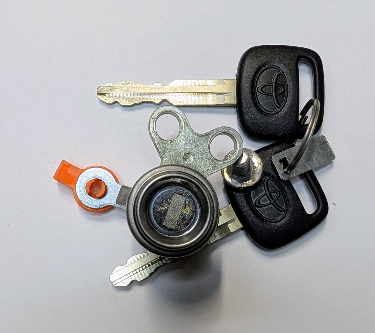 OEM NEW Passenger Door Lock Cylinder Toyota Rav4 2 Door 96-00