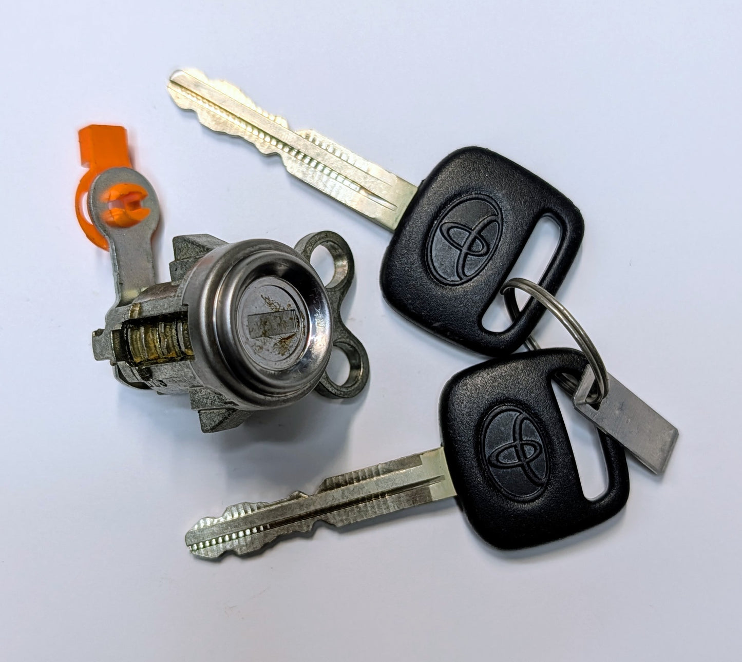 OEM NEW Passenger Door Lock Cylinder Toyota Rav4 2 Door 96-00