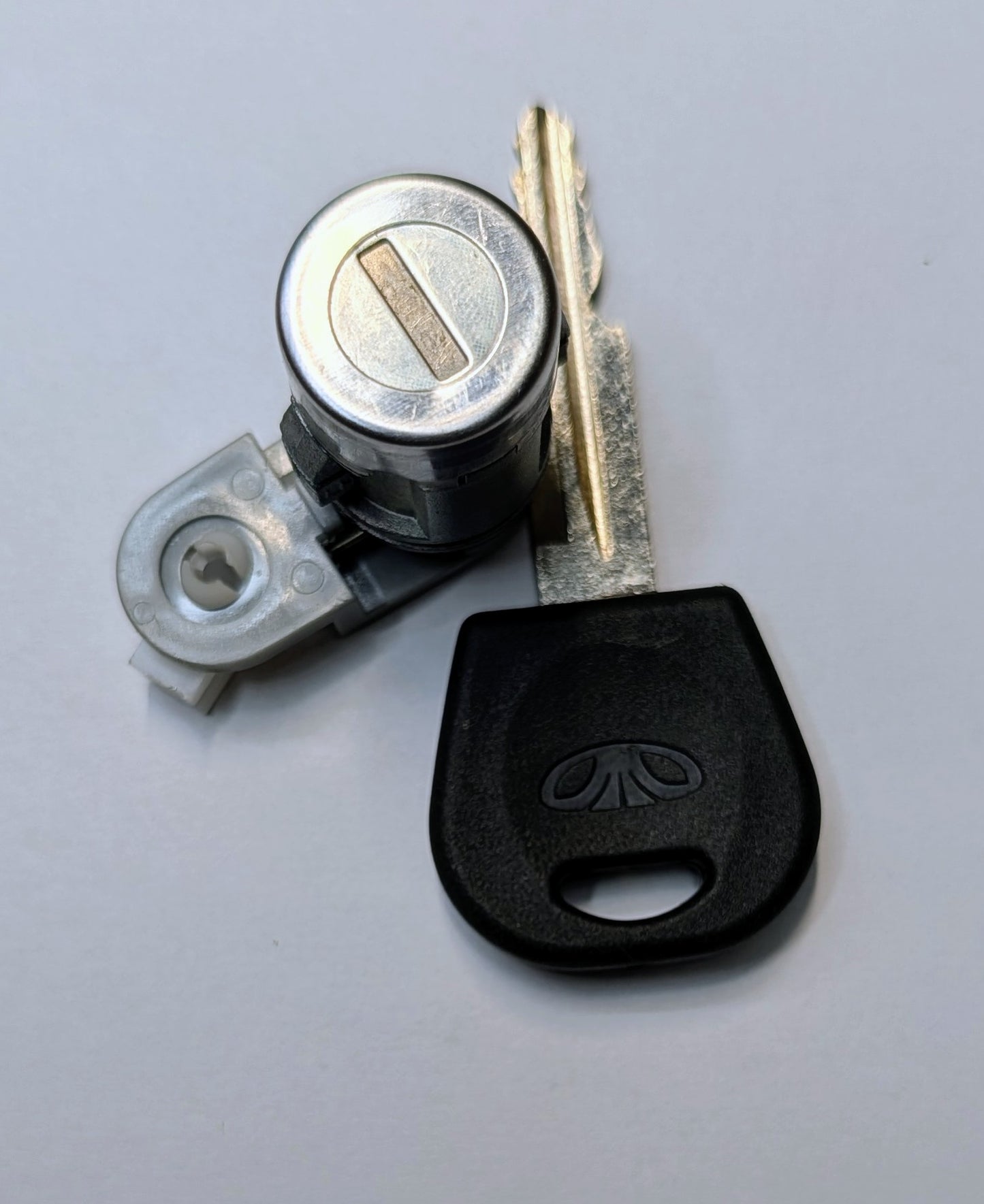 OEM NEW Driver Side Door Lock Cylinder Daewoo Leganza 99-02