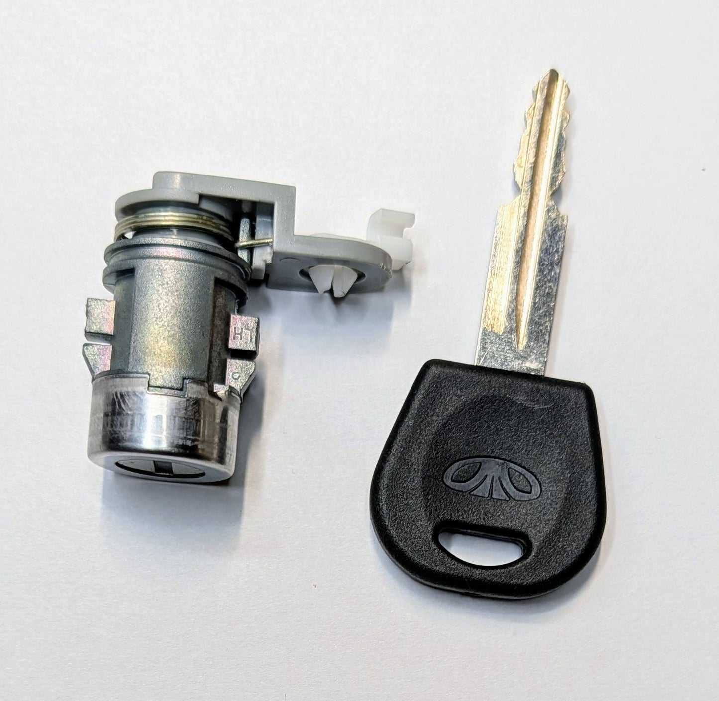 OEM NEW Driver Side Door Lock Cylinder Daewoo Leganza 99-02