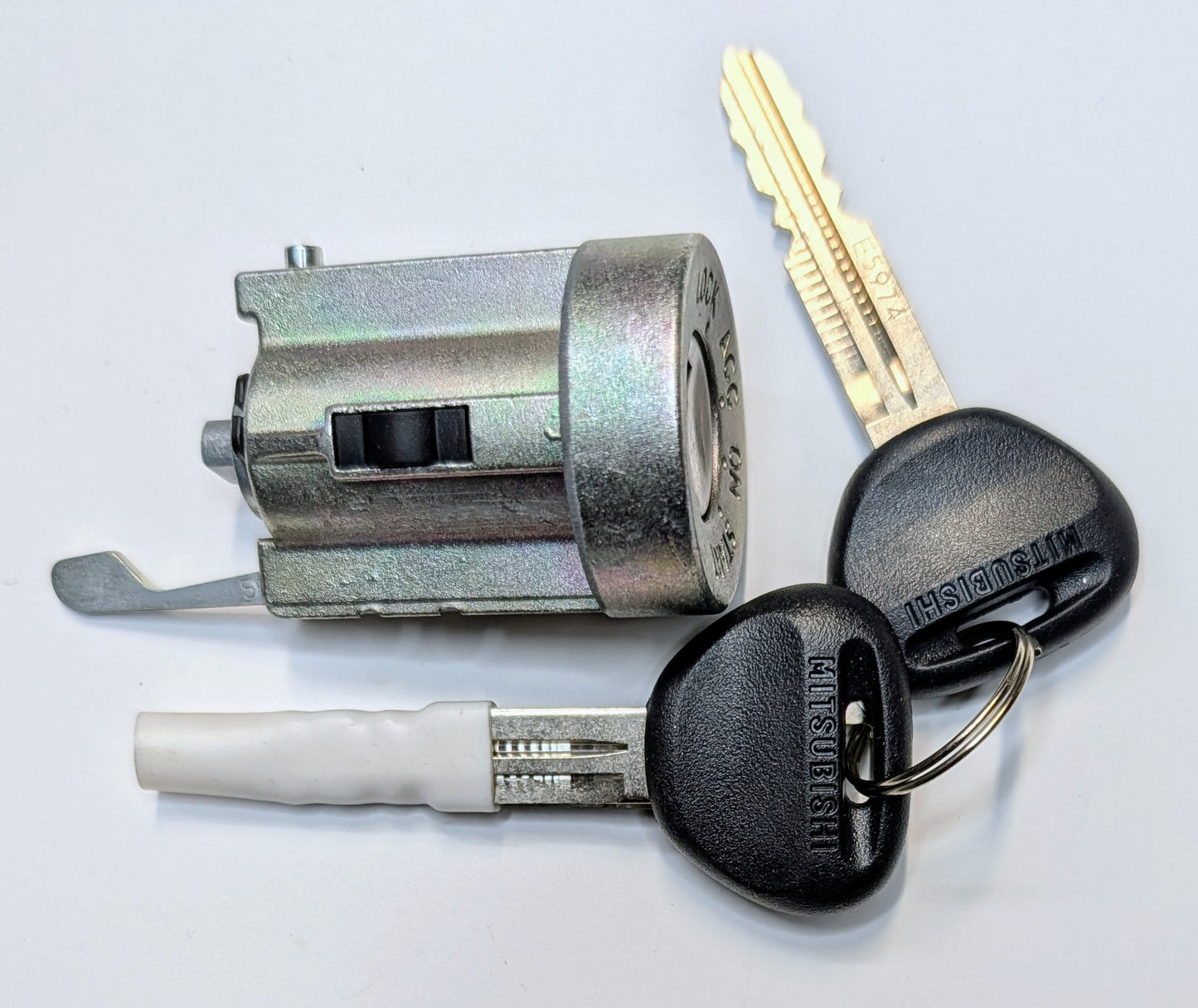 NEW OEM Ignition Lock Cylinder Mitsubishi Galant 94-98, Montero 92-00, Others. Auto